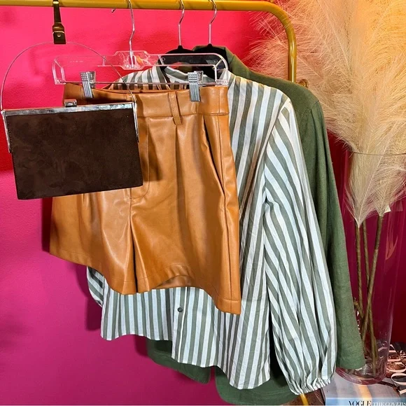 7 For All Mankind Faux Leather Tailored Short sz Small - Picture 7 of 7